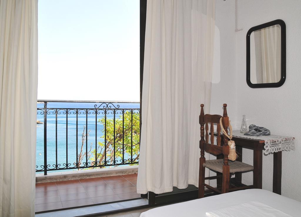Marina Hotel Agios Kirykos  Room photo