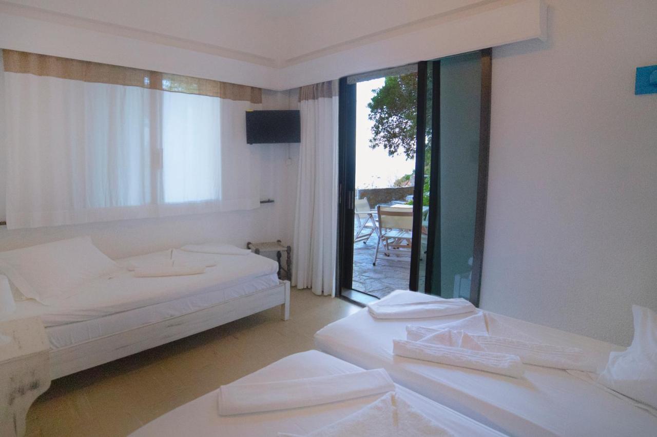 Marina Hotel Agios Kirykos  Exterior photo