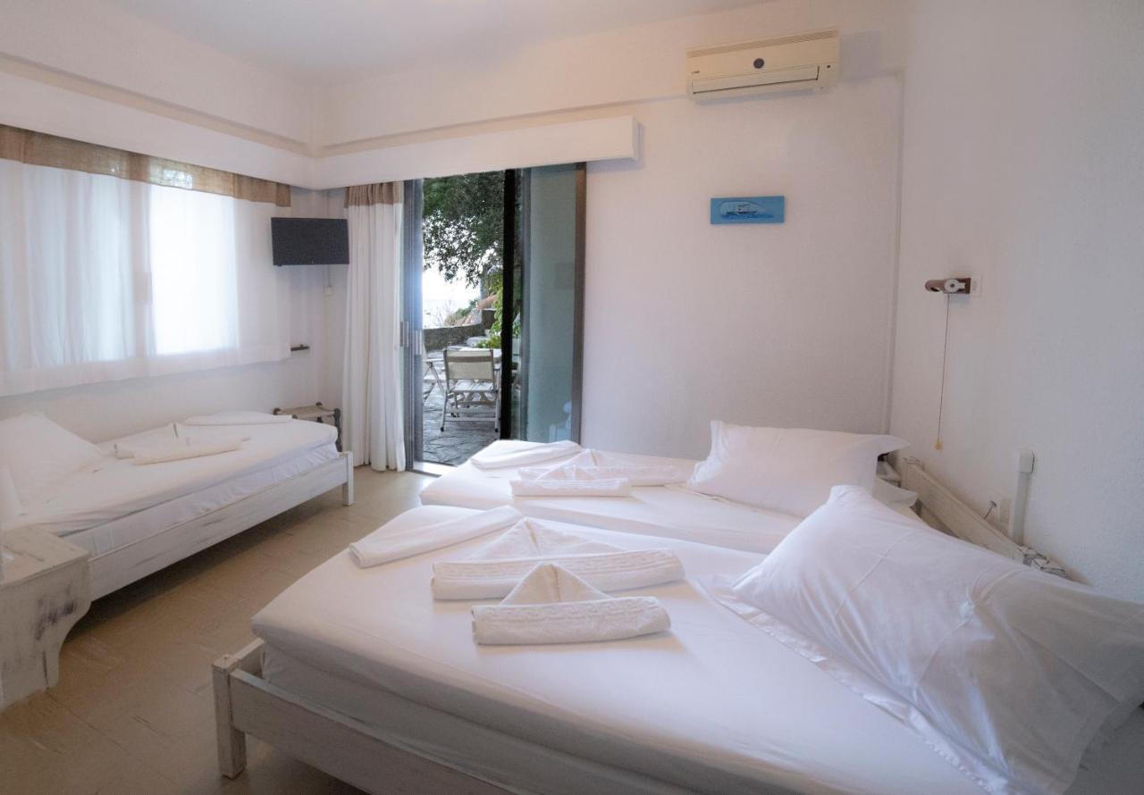 Marina Hotel Agios Kirykos  Exterior photo