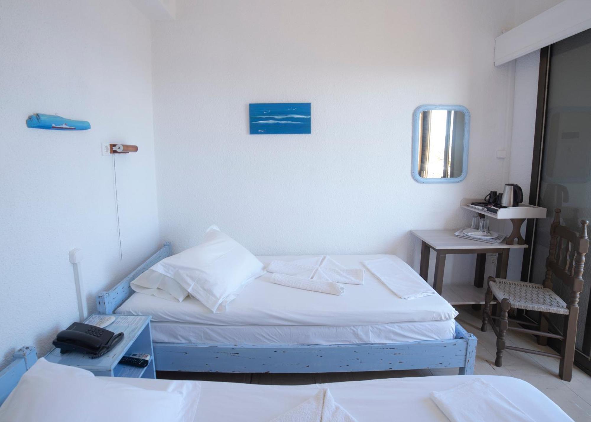 Marina Hotel Agios Kirykos  Exterior photo