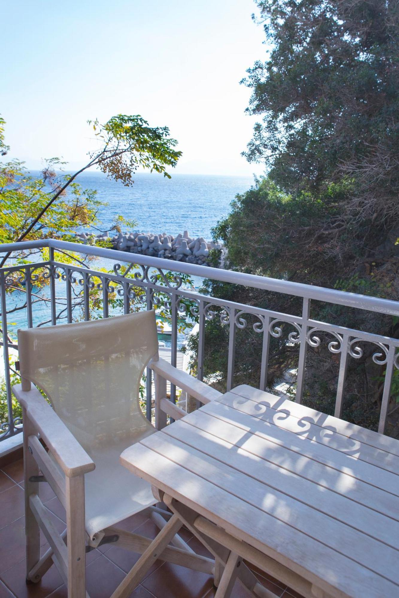 Marina Hotel Agios Kirykos  Exterior photo