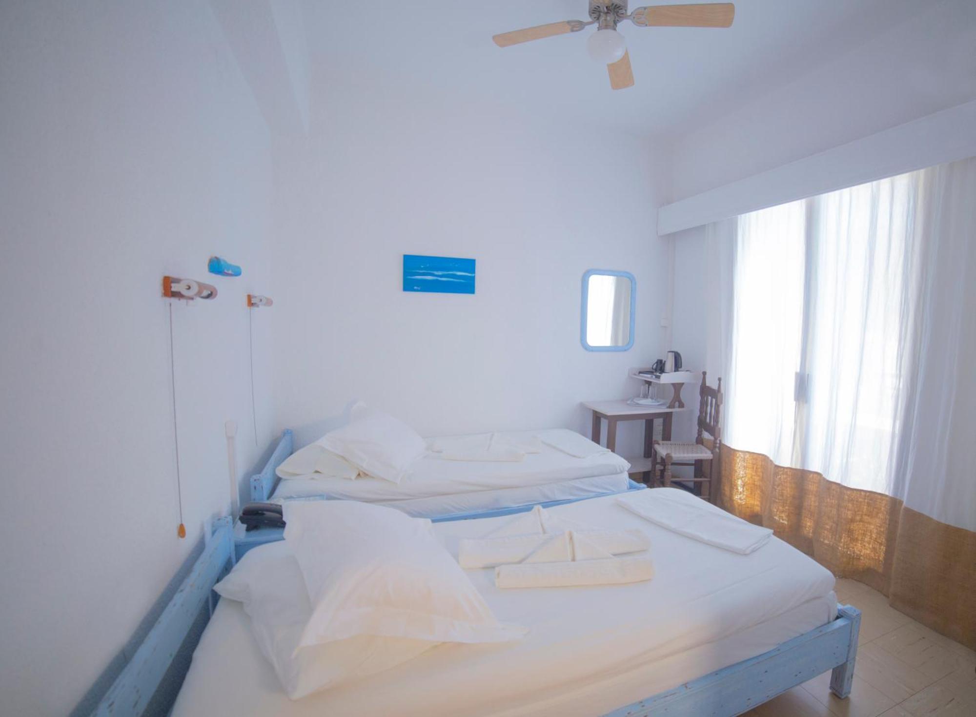 Marina Hotel Agios Kirykos  Exterior photo