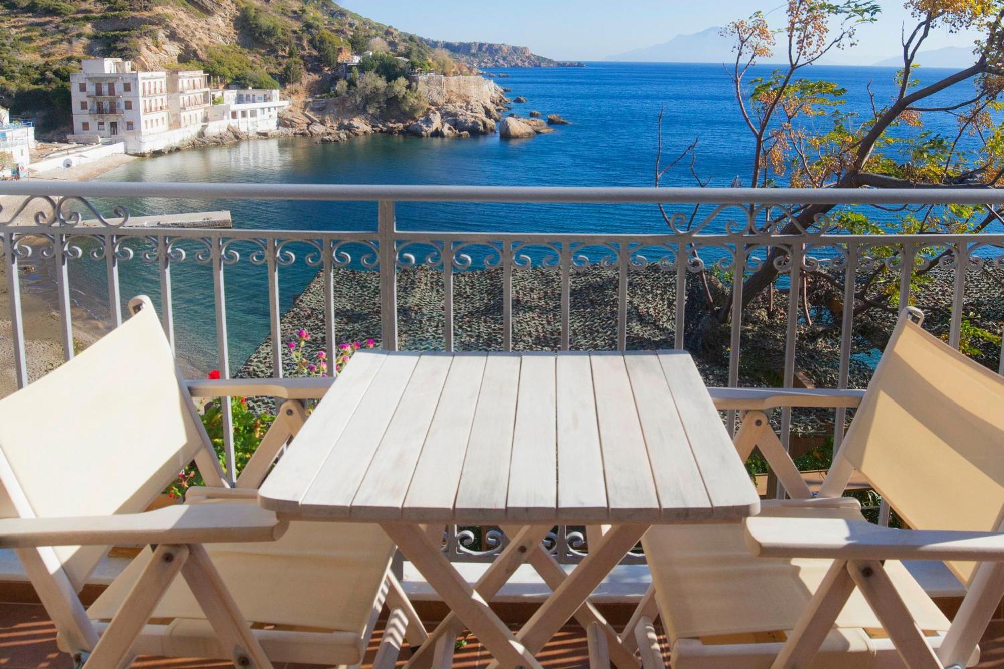 Marina Hotel Agios Kirykos  Exterior photo