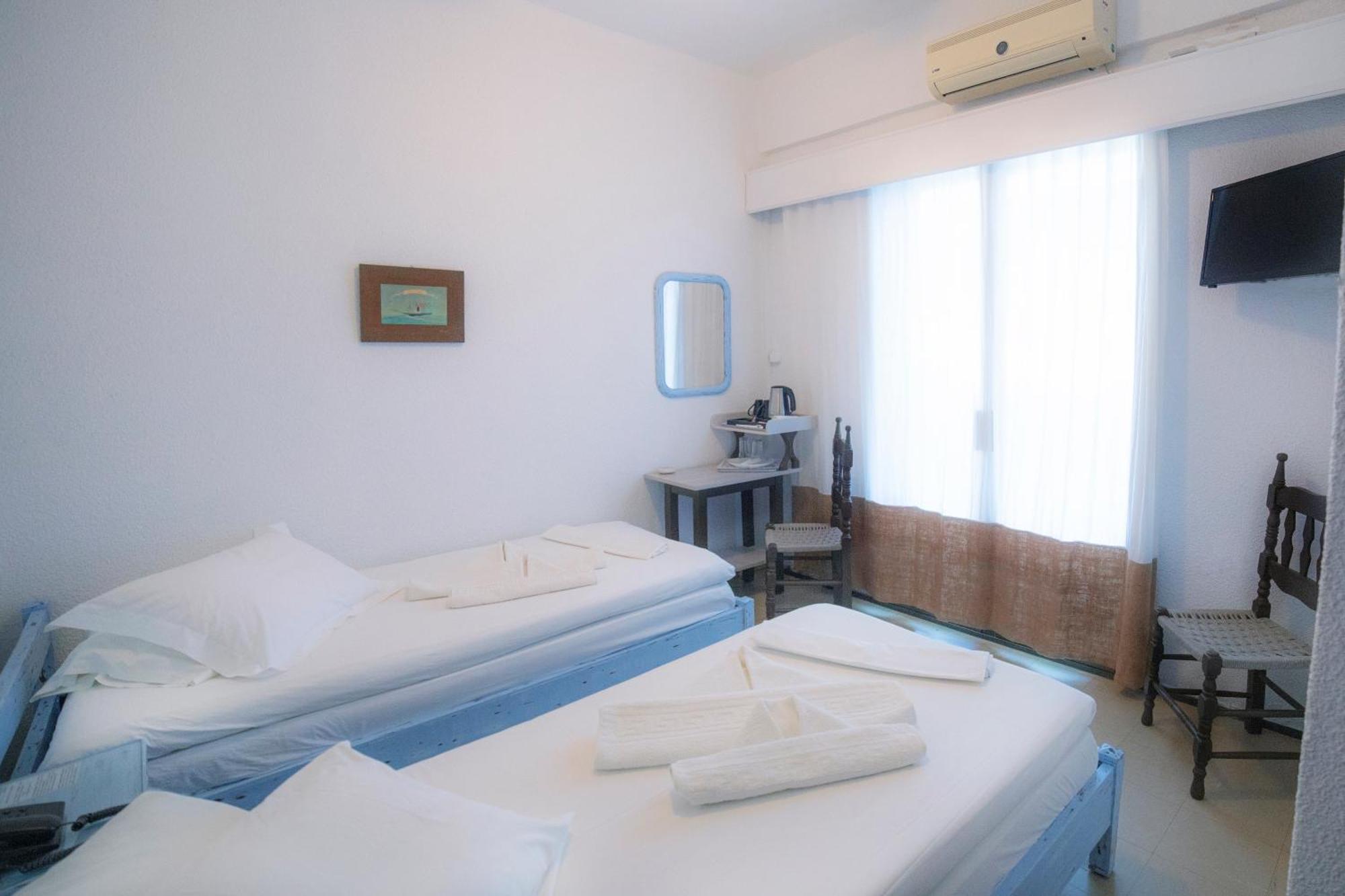 Marina Hotel Agios Kirykos  Exterior photo