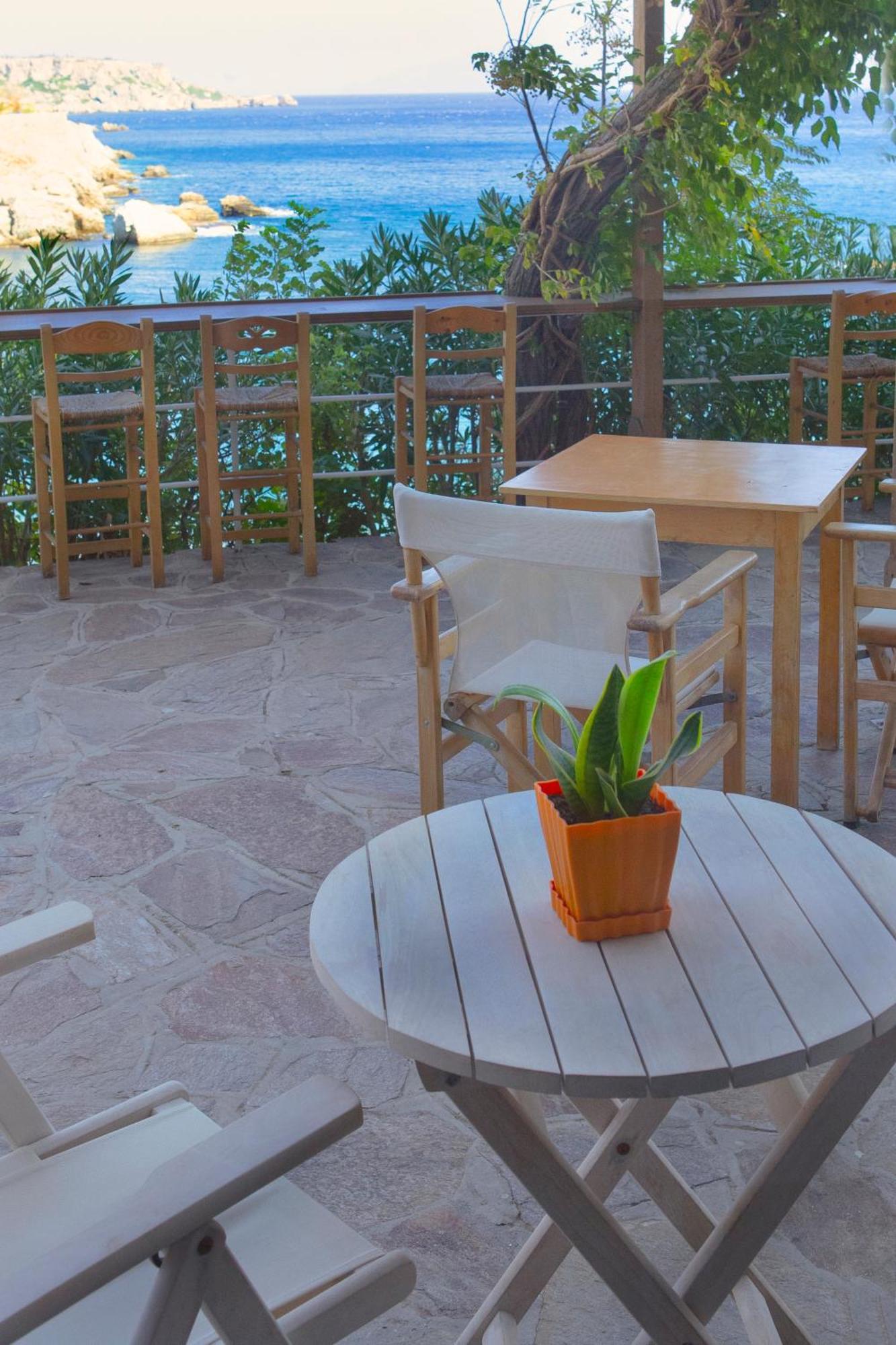 Marina Hotel Agios Kirykos  Exterior photo
