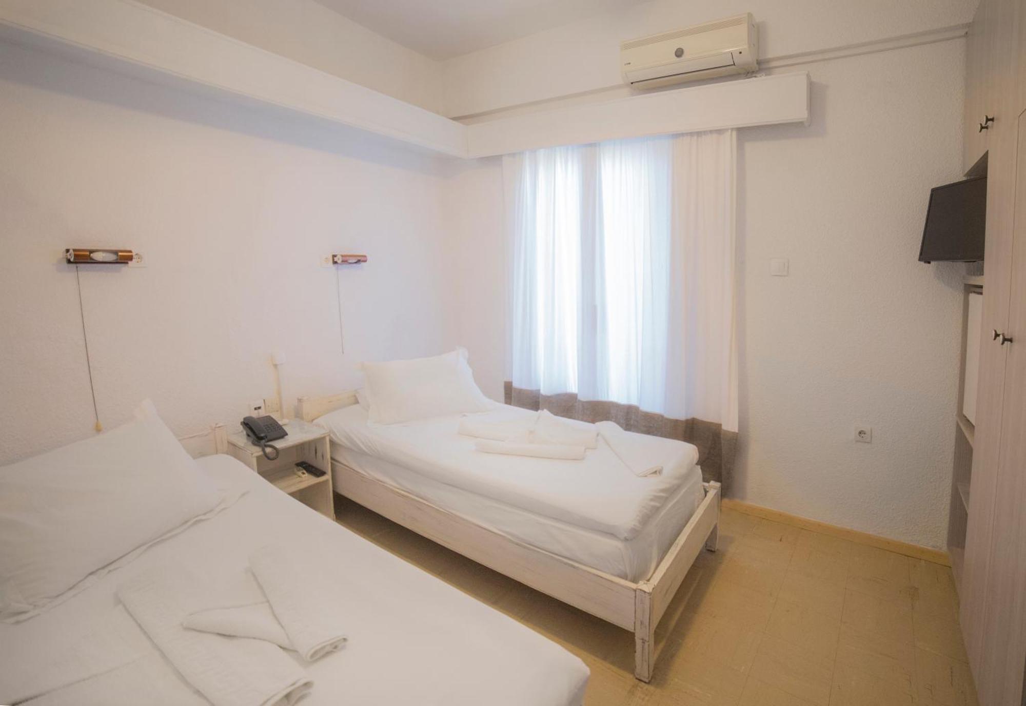 Marina Hotel Agios Kirykos  Exterior photo