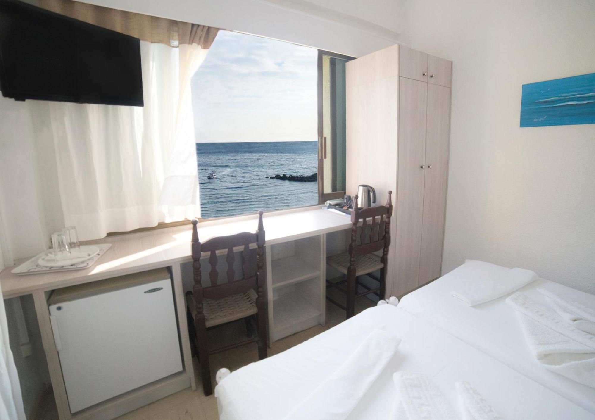 Marina Hotel Agios Kirykos  Exterior photo