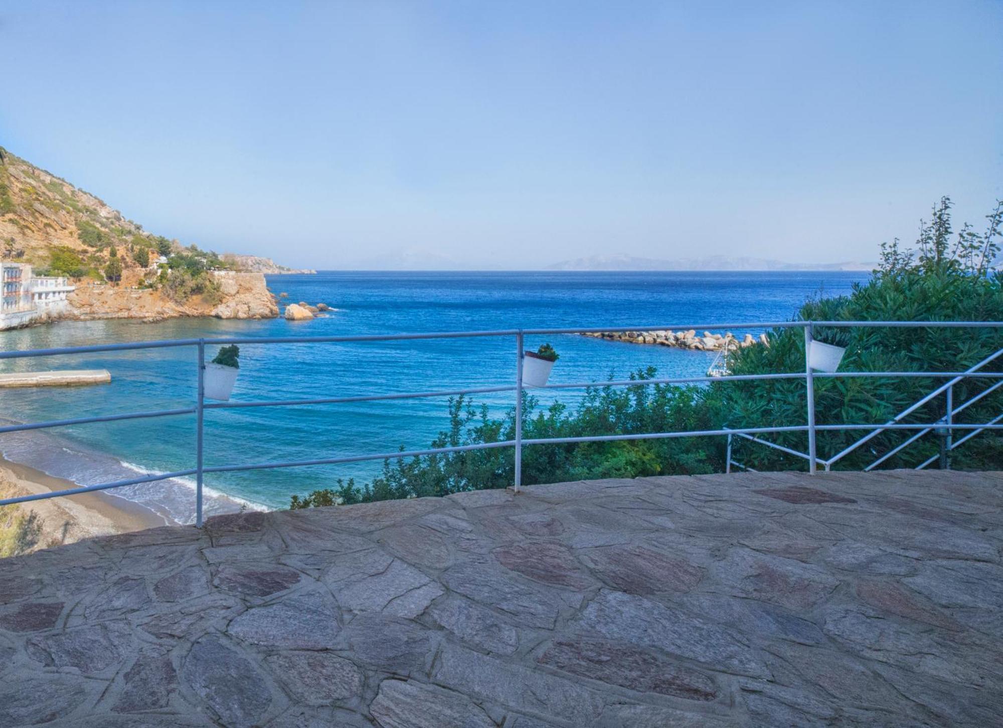 Marina Hotel Agios Kirykos  Exterior photo