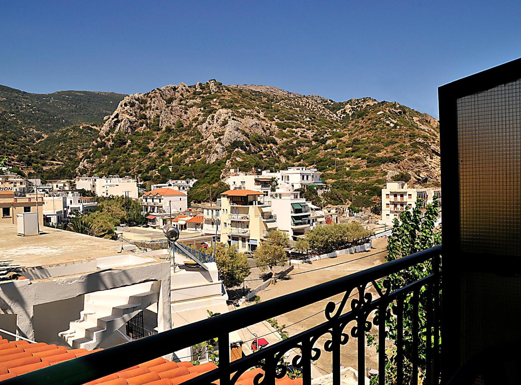 Marina Hotel Agios Kirykos  Exterior photo
