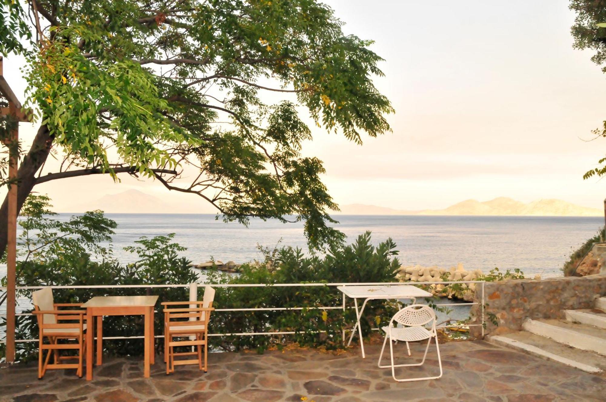 Marina Hotel Agios Kirykos  Exterior photo