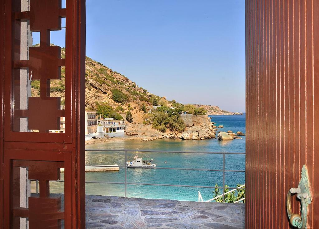 Marina Hotel Agios Kirykos  Exterior photo