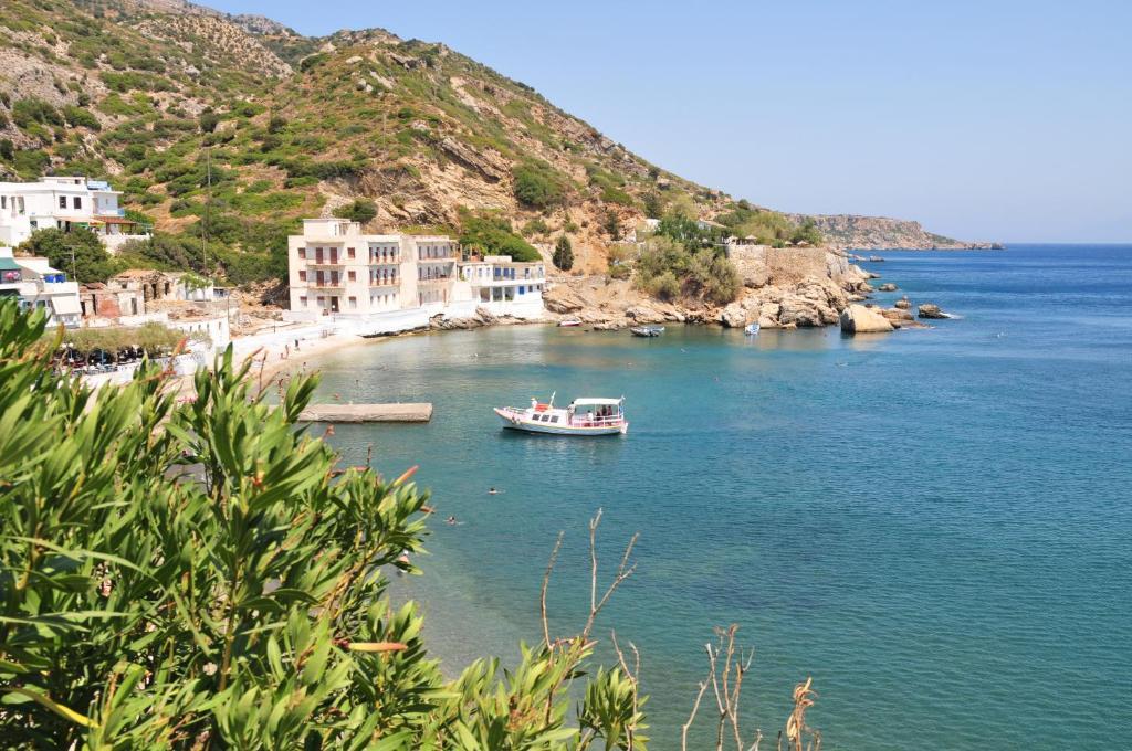 Marina Hotel Agios Kirykos  Exterior photo