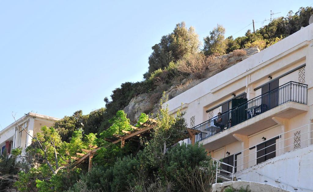 Marina Hotel Agios Kirykos  Exterior photo